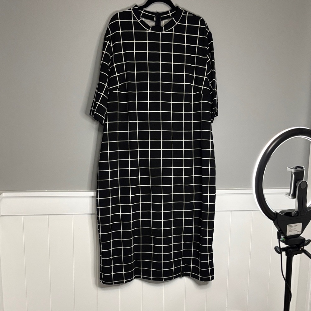 Elegant Black and White Checkered Midi Dress